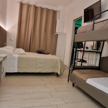 ゲストハウス Mr. Charlie Brown