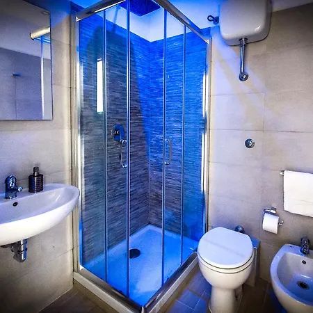 ゲストハウス Mr. Charlie Brown 4*