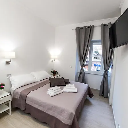 ゲストハウス Mr. Charlie Brown 4*