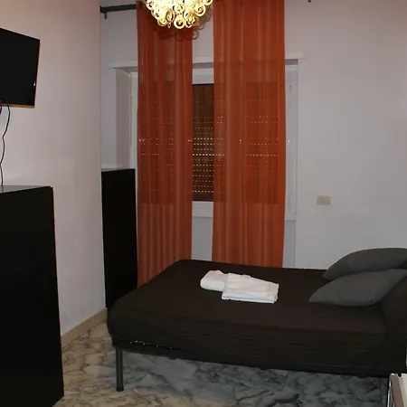 Mr. Charlie Brown ゲストハウス 4*