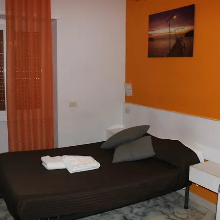 Mr. Charlie Brown ゲストハウス 4*