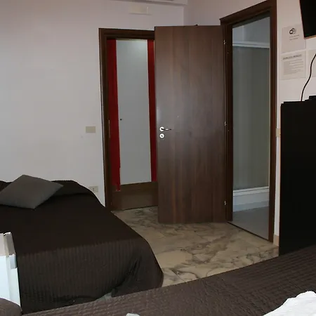 ゲストハウス Mr. Charlie Brown ローマ