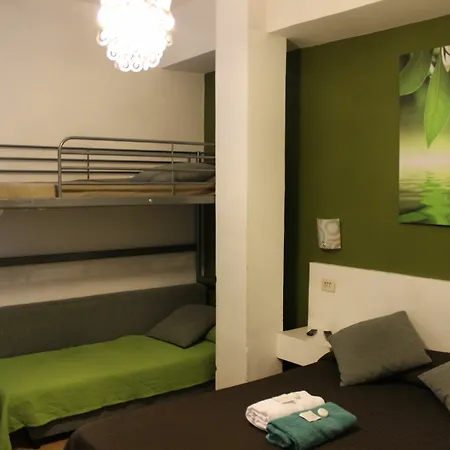 ゲストハウス Mr. Charlie Brown