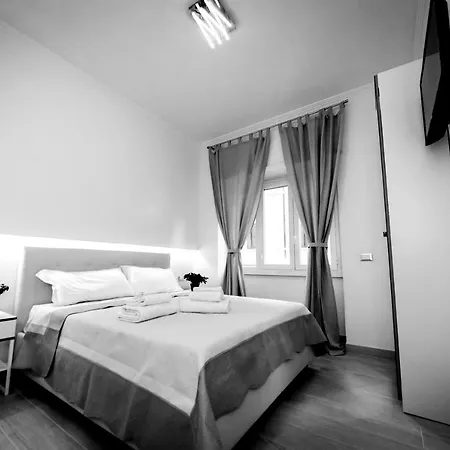 ゲストハウス Mr. Charlie Brown 4*