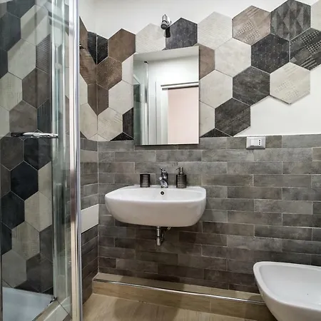 ゲストハウス Mr. Charlie Brown 4*